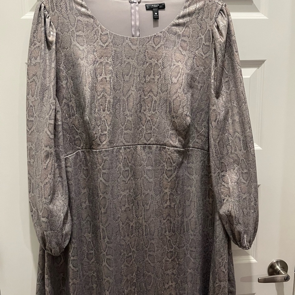 🩶🐍🩶BLOOMINGDALE’SAqua Silver Snake Print Long Sleeve Dress🩶🐍🩶